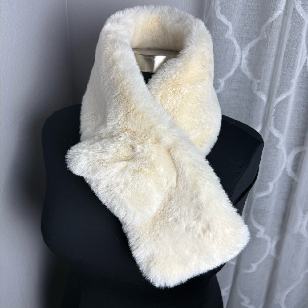 VTG Lauren Conrad Soft Yvory Faux Fur Plush Scarf Neck Warmer formal-casual